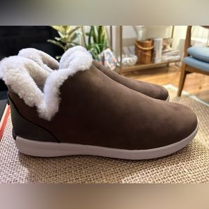 OluKai Malua Hulu Gen. leather/shearling slip on Sneaker new without box size 8
